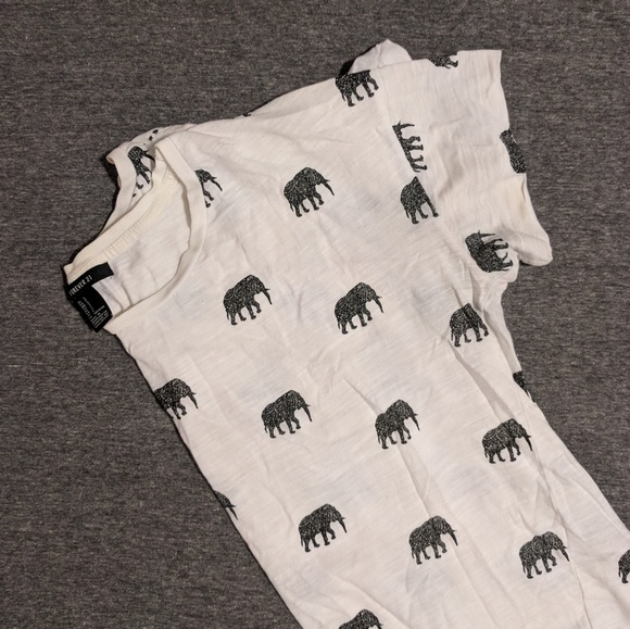 Forever 21 Tops - ⭐2 for $6⭐ Elephant patterned tshirt
